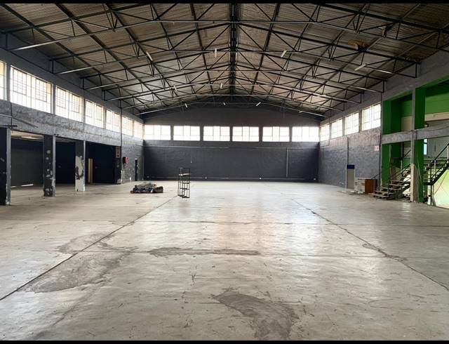 1,900M² WAREHOUSE TO LET IN WYNBERG
